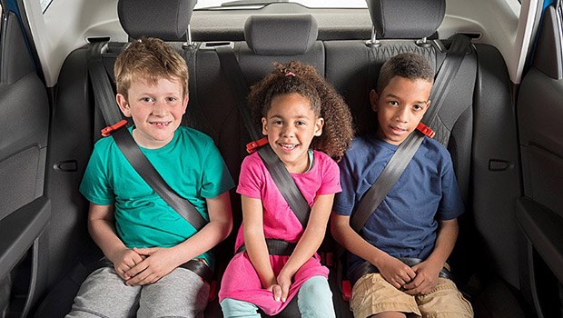 Seggiolini auto: come fare con tanti bambini in auto?