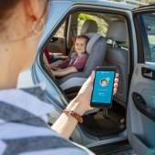 App attiva e bambino sul seggiolino - Maxi-Cosi E-Safety