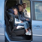 Vista ambientata con 3 seggiolini in auto - Seggiolino auto i-Size 100-150 cm BeSafe iZi Flex FIX i-Size Blue Legacy Limited Edition
