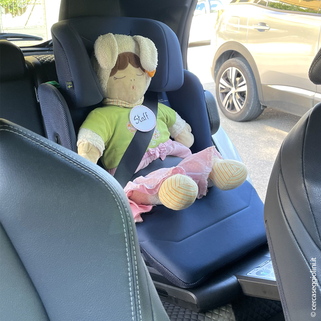Axkid Up - Vista del seggiolino auto installato sul sedile
