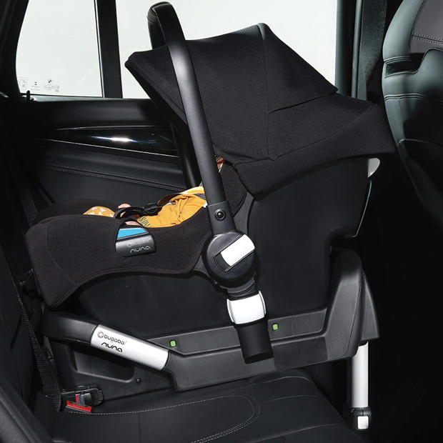 Bugaboo Turtle installato in auto