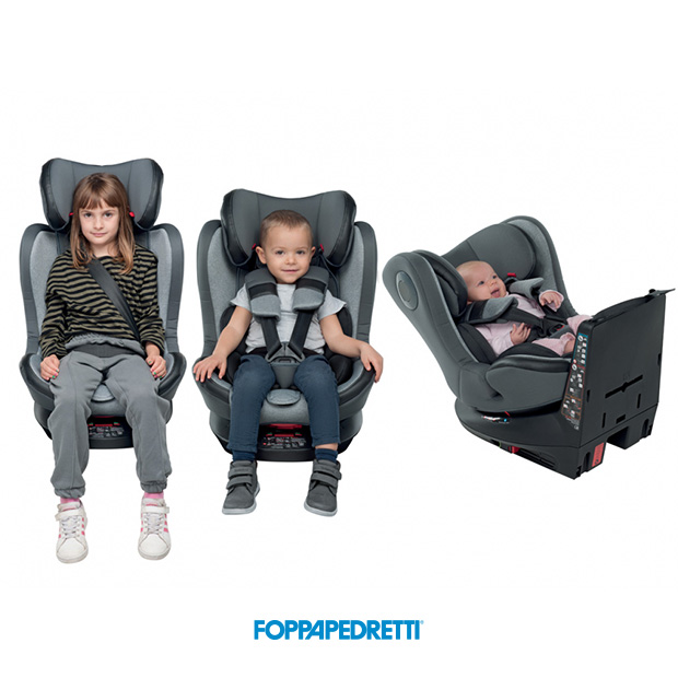 Tre bimbi in età differente su tre seggiolini Foppapedretti FP360