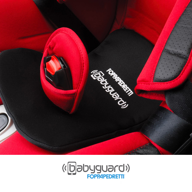 Babyguard di Foppapedretti installato su un seggiolino auto del brand