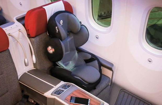 Utilizzo del seggiolino in aereo - Vista di un seggiolino installato su sedile dell'aereo