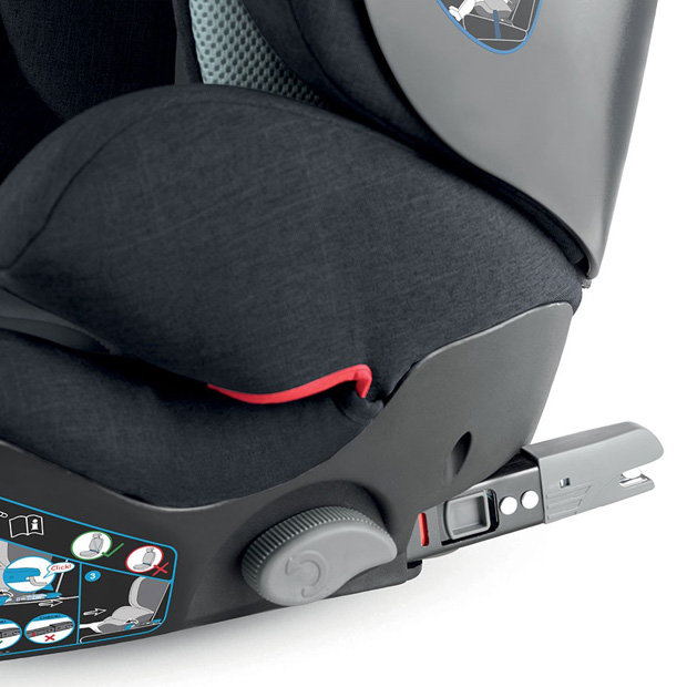 Particolare degli agganci Isofix con guide di Inglesina Tolomeo