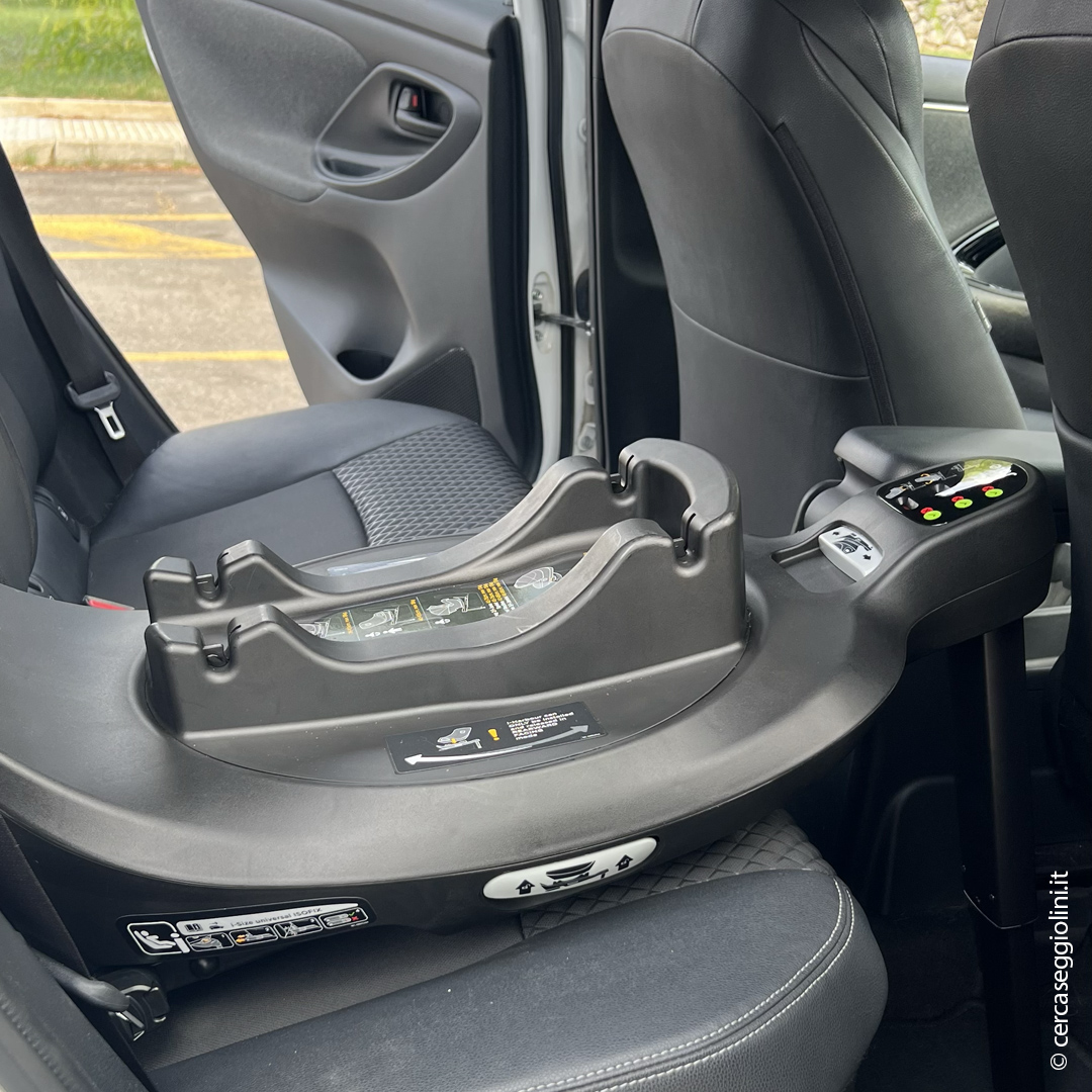 Joie Signature i-Base Encore - Vista della base installata sul sedile dell'auto