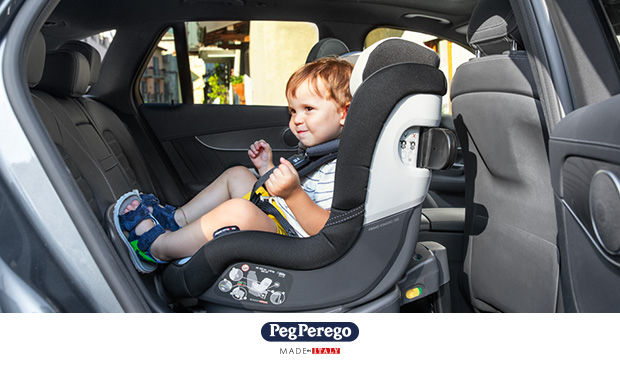 Peg Perego sicurezza auto - Vista del seggiolino Peg Perego Primo Viaggio 360 montato in auto